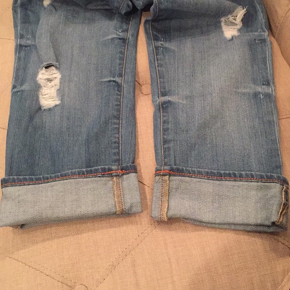 Distressed Jean Capris - Picture 3 of 8